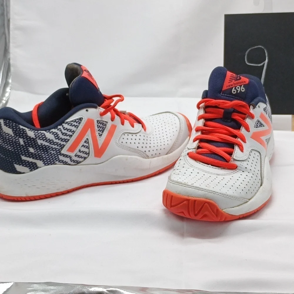 Women's New Balance 696 sz. 9